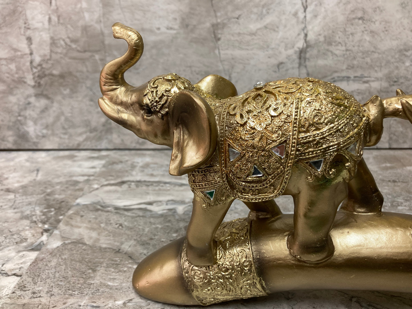 Figurine Elephant Mom and babies bronze color antique look elegant and classy. Home decor.