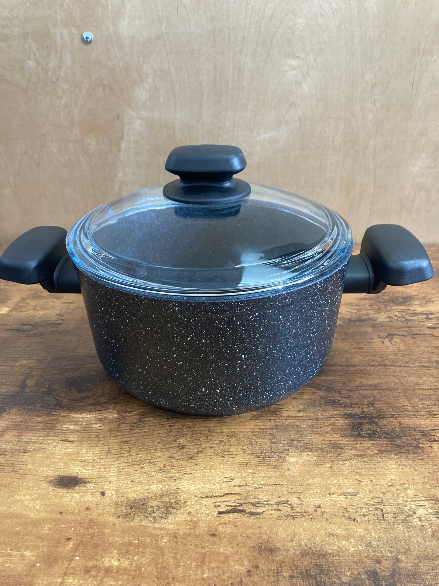 Cookware nonstock 3Qt bottom induction glass cover.