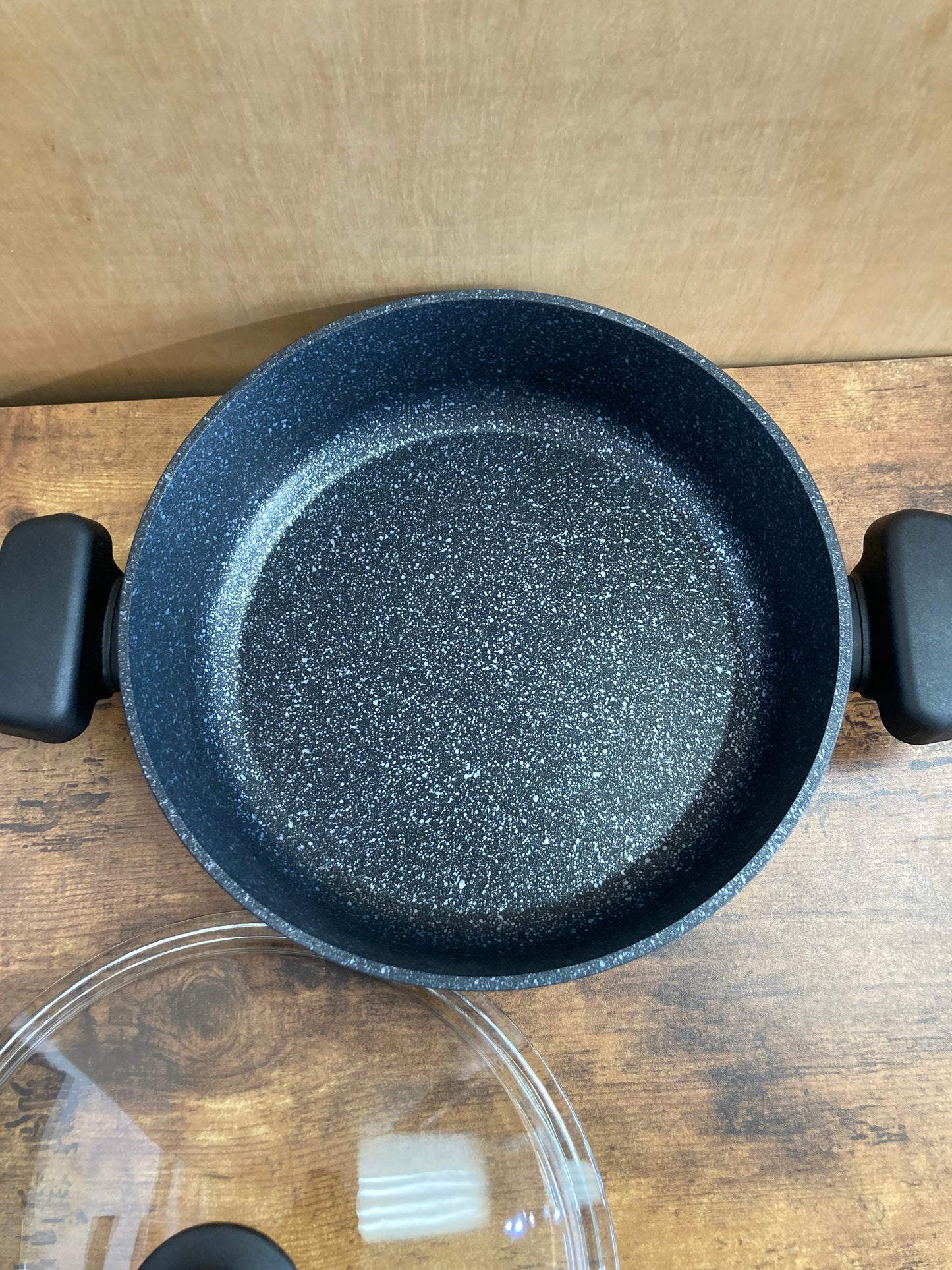 Cookware nonstock 10 inch low pot bottom induction pot with glass cover.