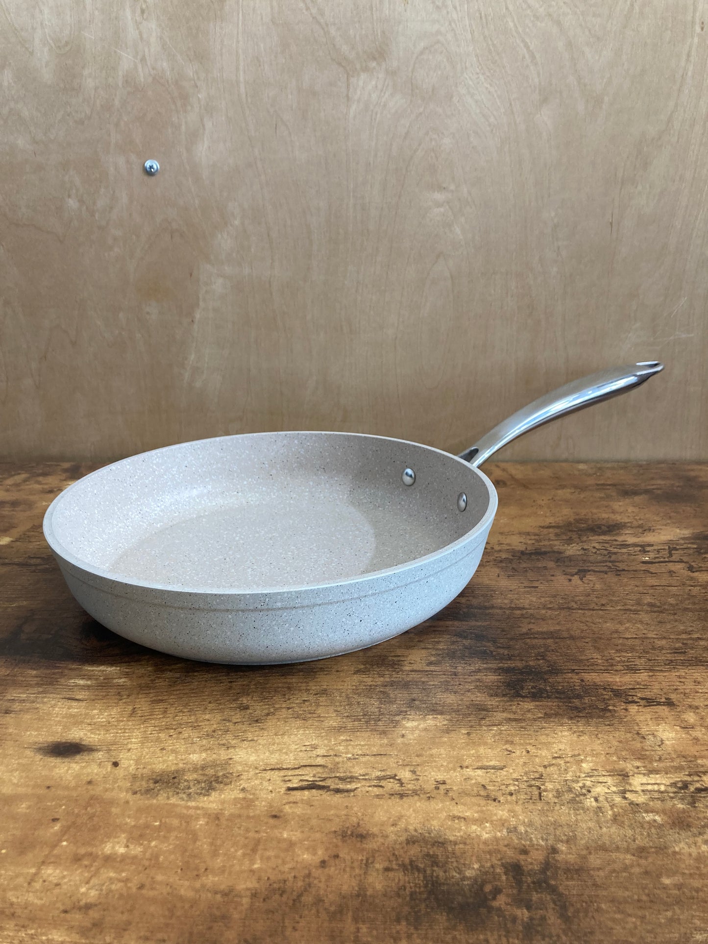 Cookware nonstock frypan 10 inch , bottom induction pot granite pattern .