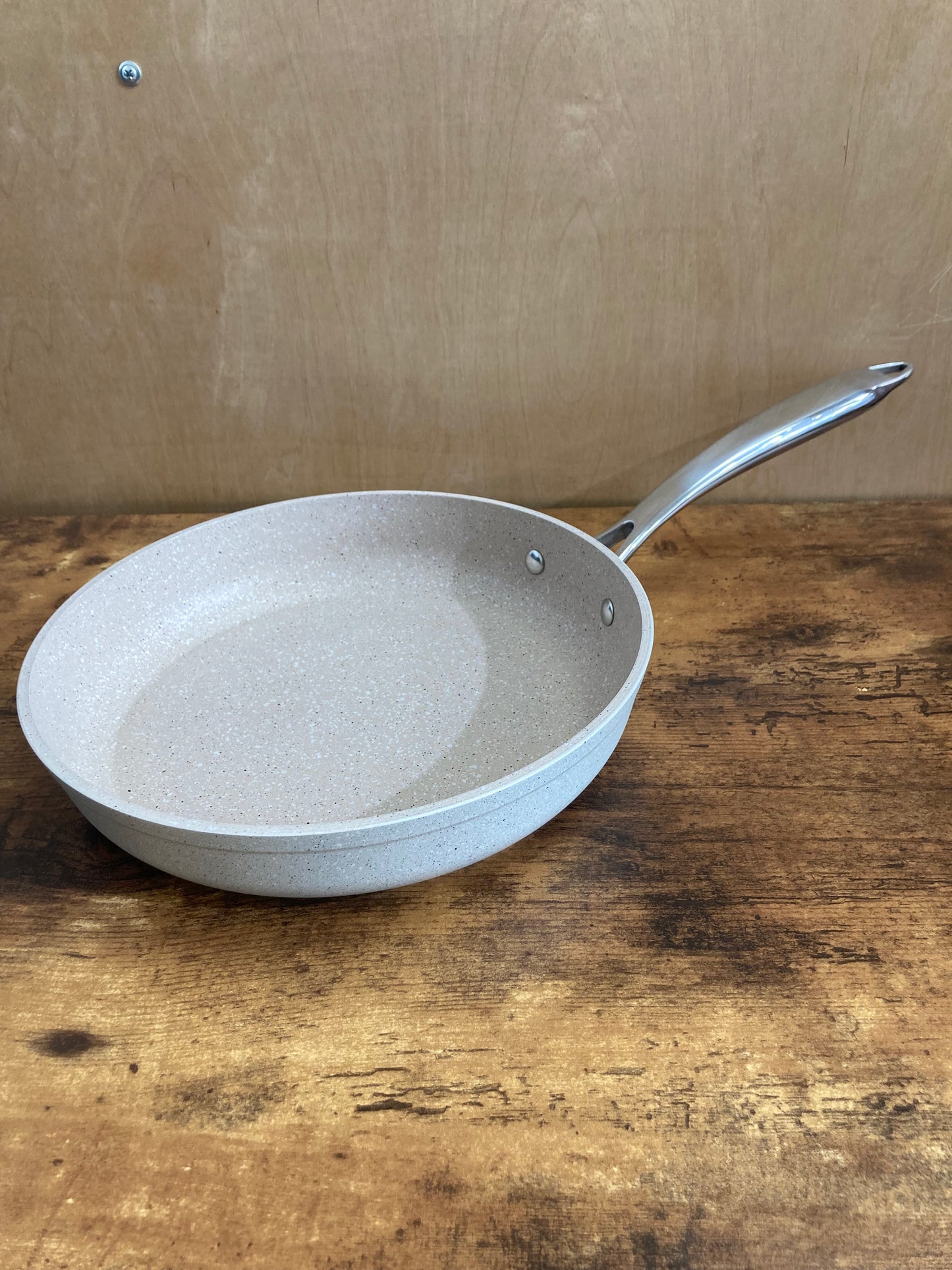 Cookware nonstock frypan 10 inch , bottom induction pot granite pattern .