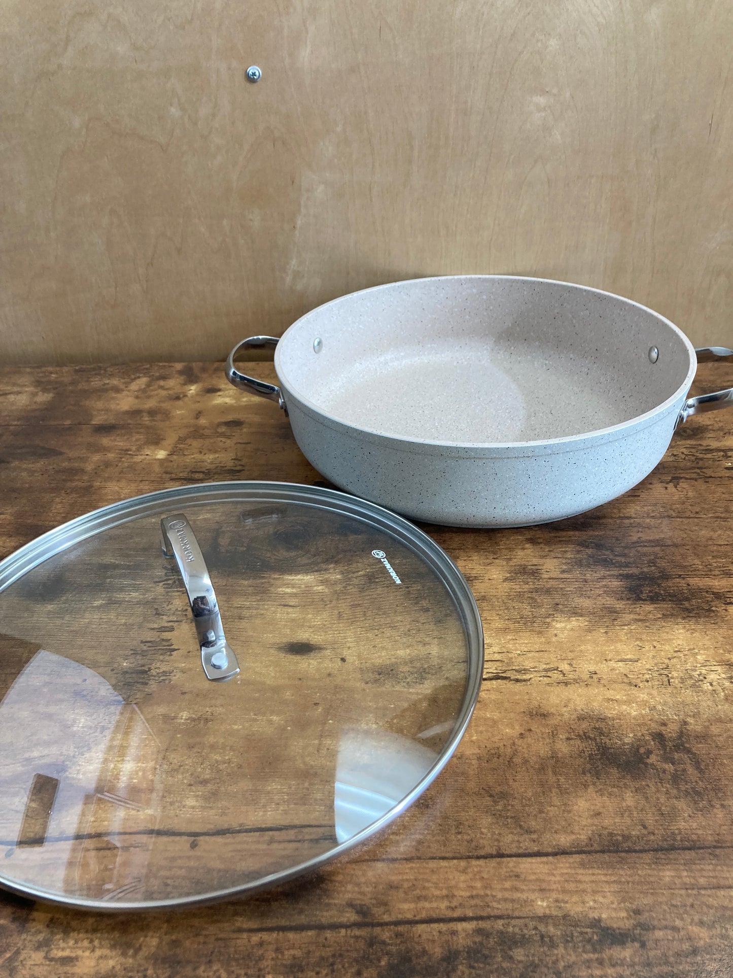 Cookware nonstock 12 inch low pot bottom induction pot granite pattern with glass cover.