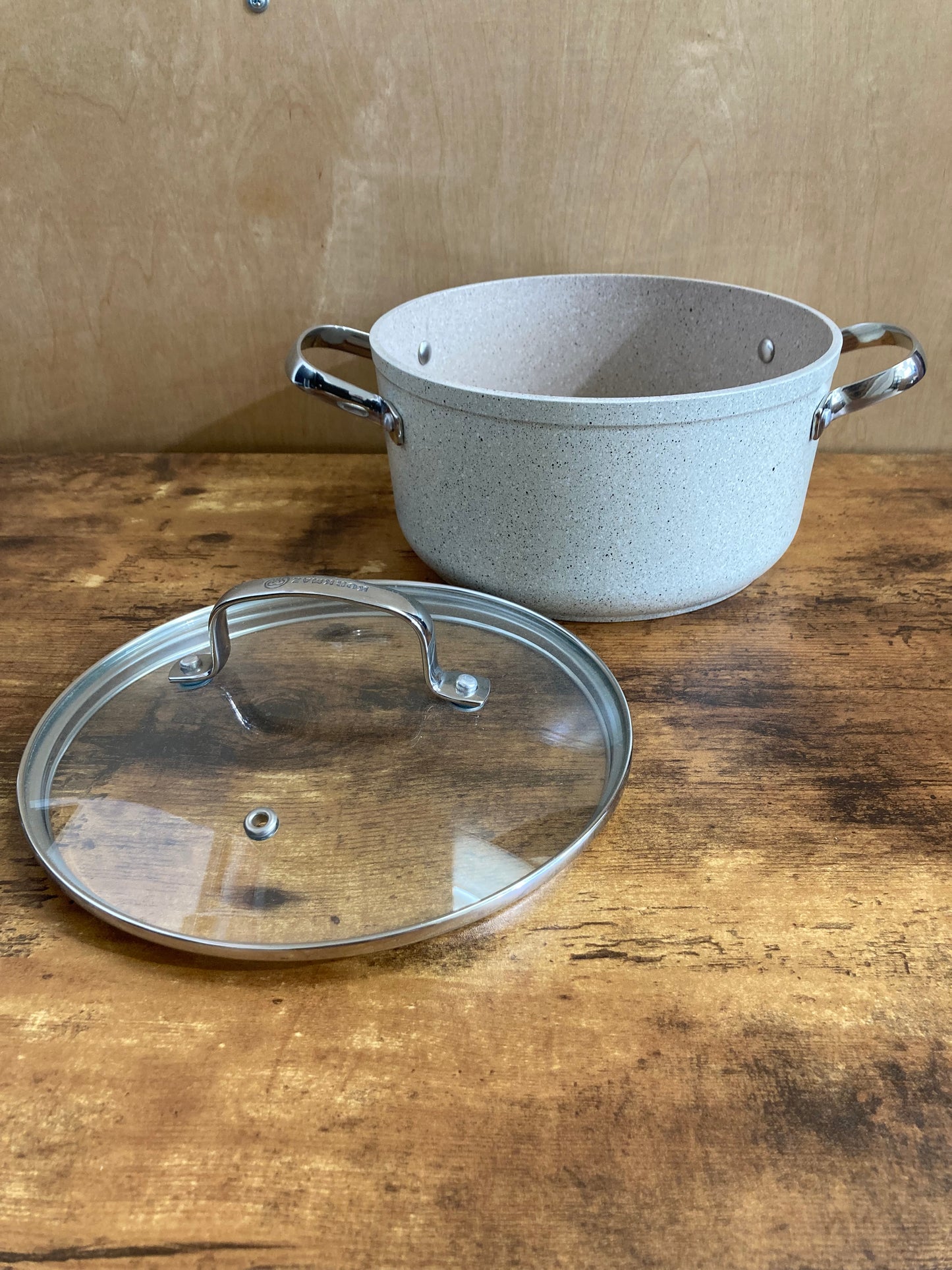 Cookware nonstock 3.1 QT bottom induction pot granite pattern with glass cover.
