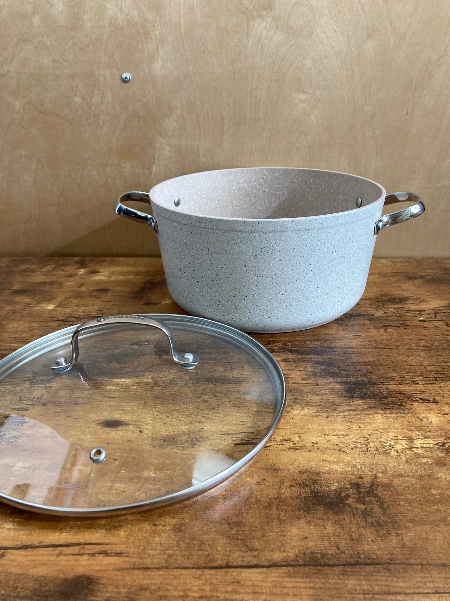 Cookware nonstock 5.3 QT bottom induction pot granite pattern with glass cover.