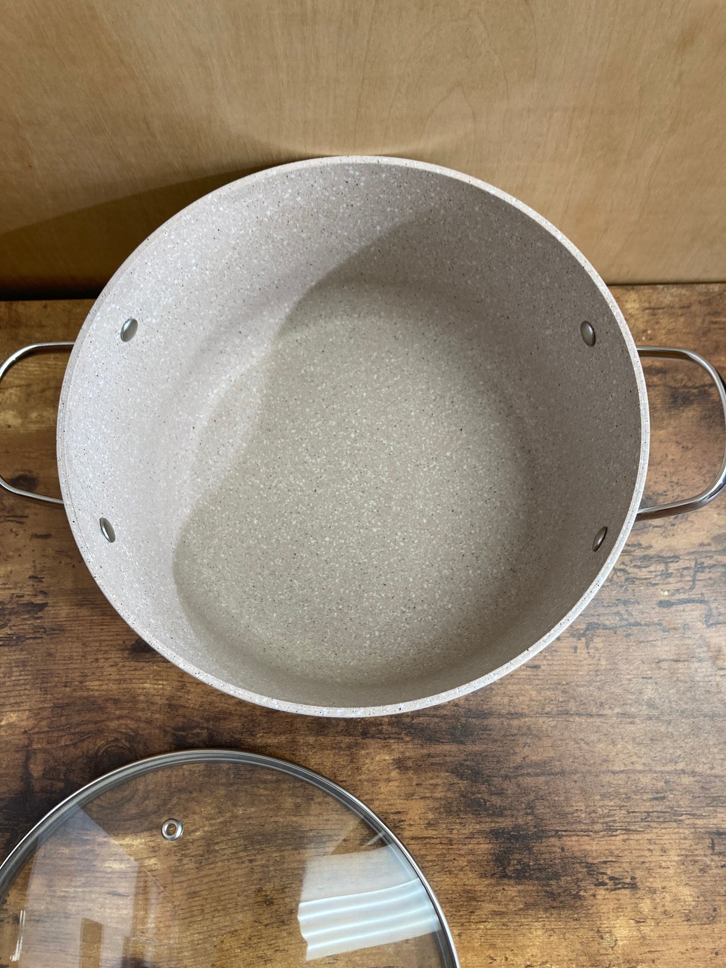 Cookware nonstock 5.3 QT bottom induction pot granite pattern with glass cover.