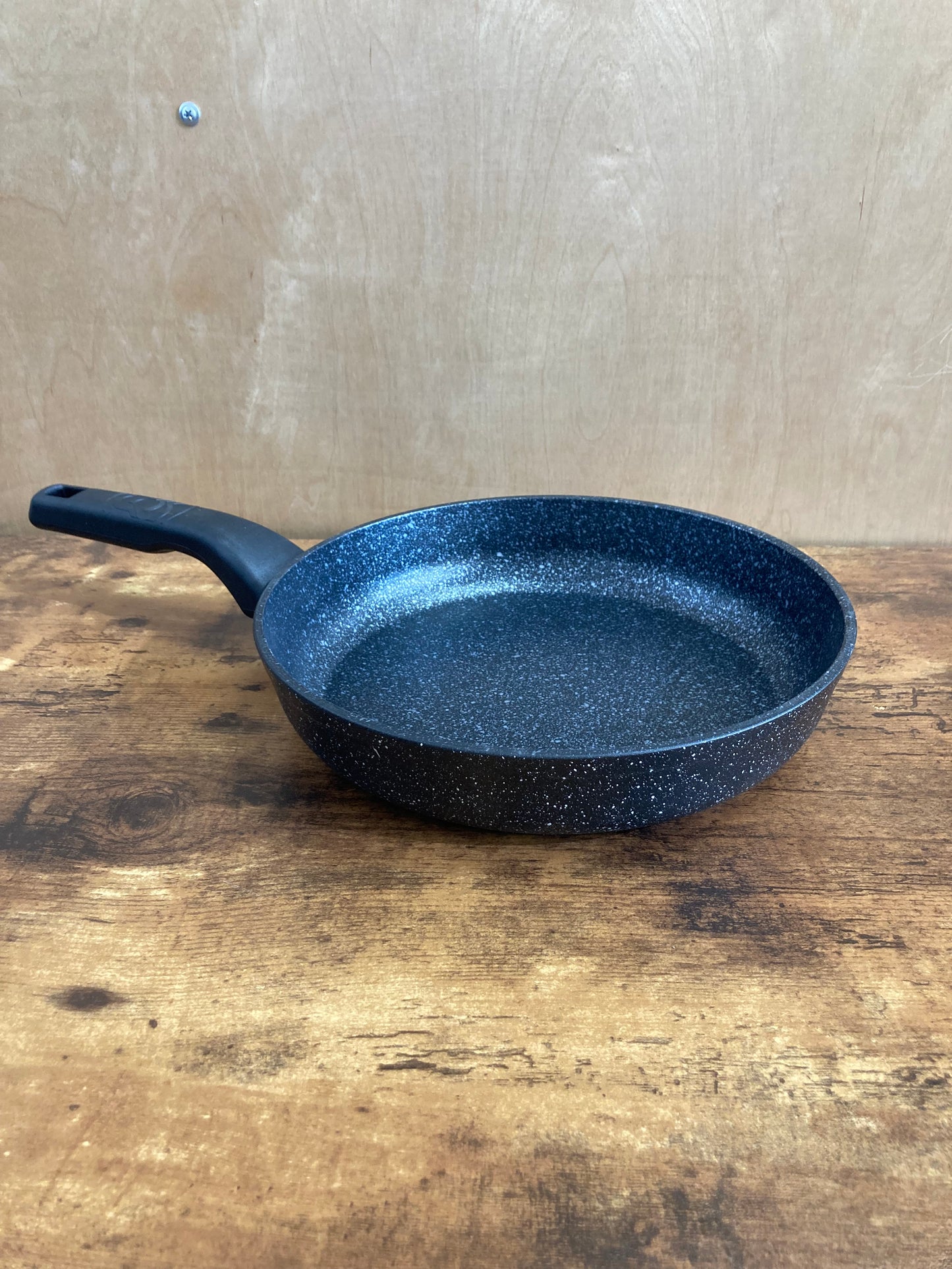 Cookware nonstock frypan 10 inch , bottom induction pot marble pattern .