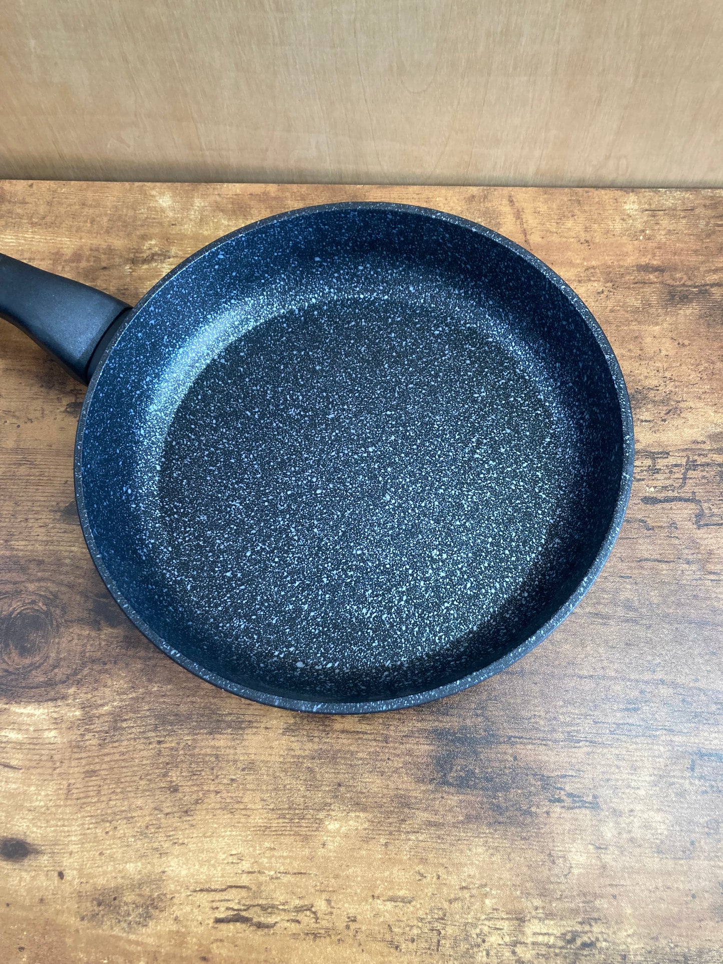 Cookware nonstock frypan 10 inch , bottom induction pot marble pattern .