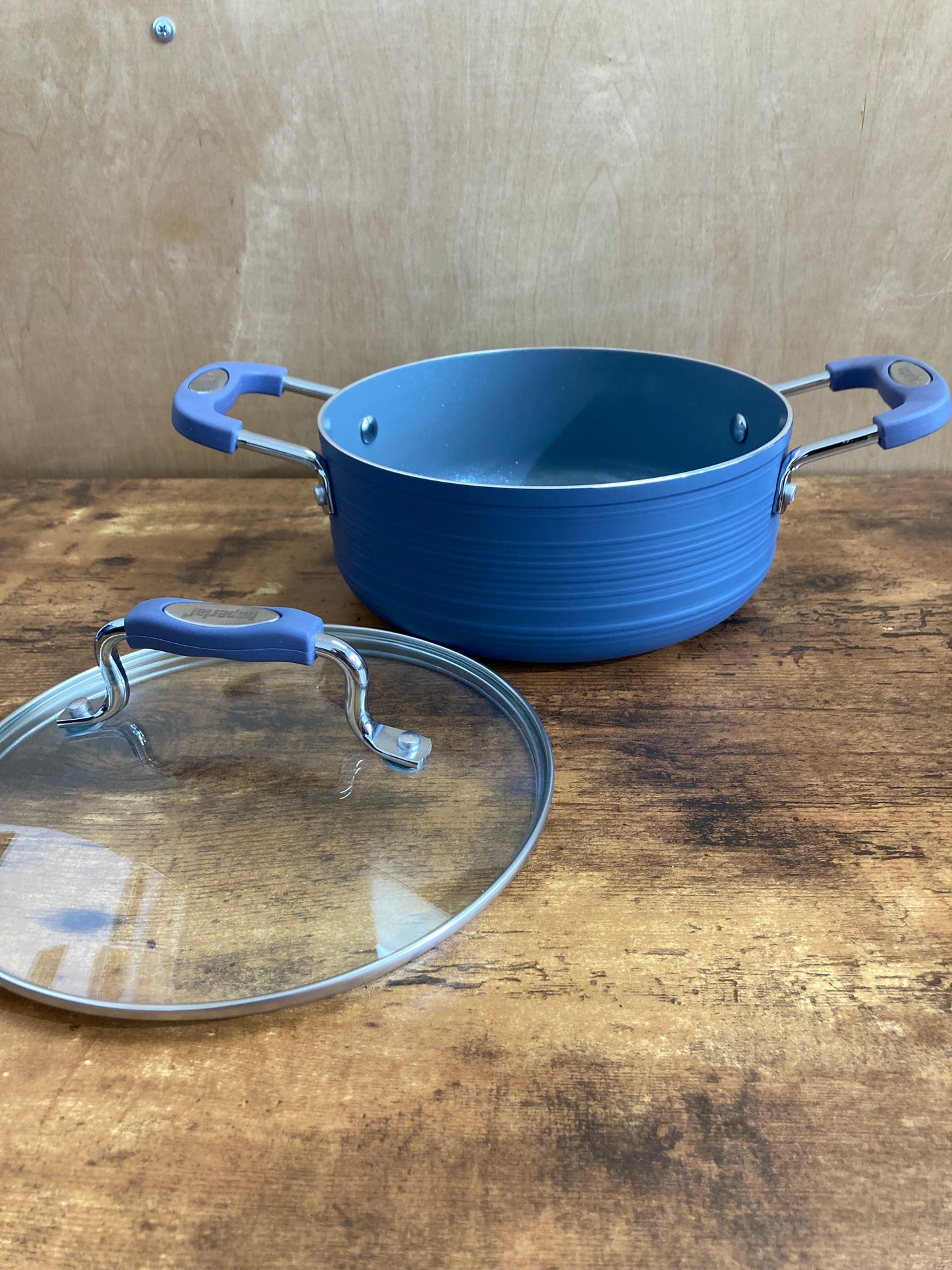 Cookware nonstock 3 QT bottom induction pot with glass cover. PFOA FREE ceramic coated.