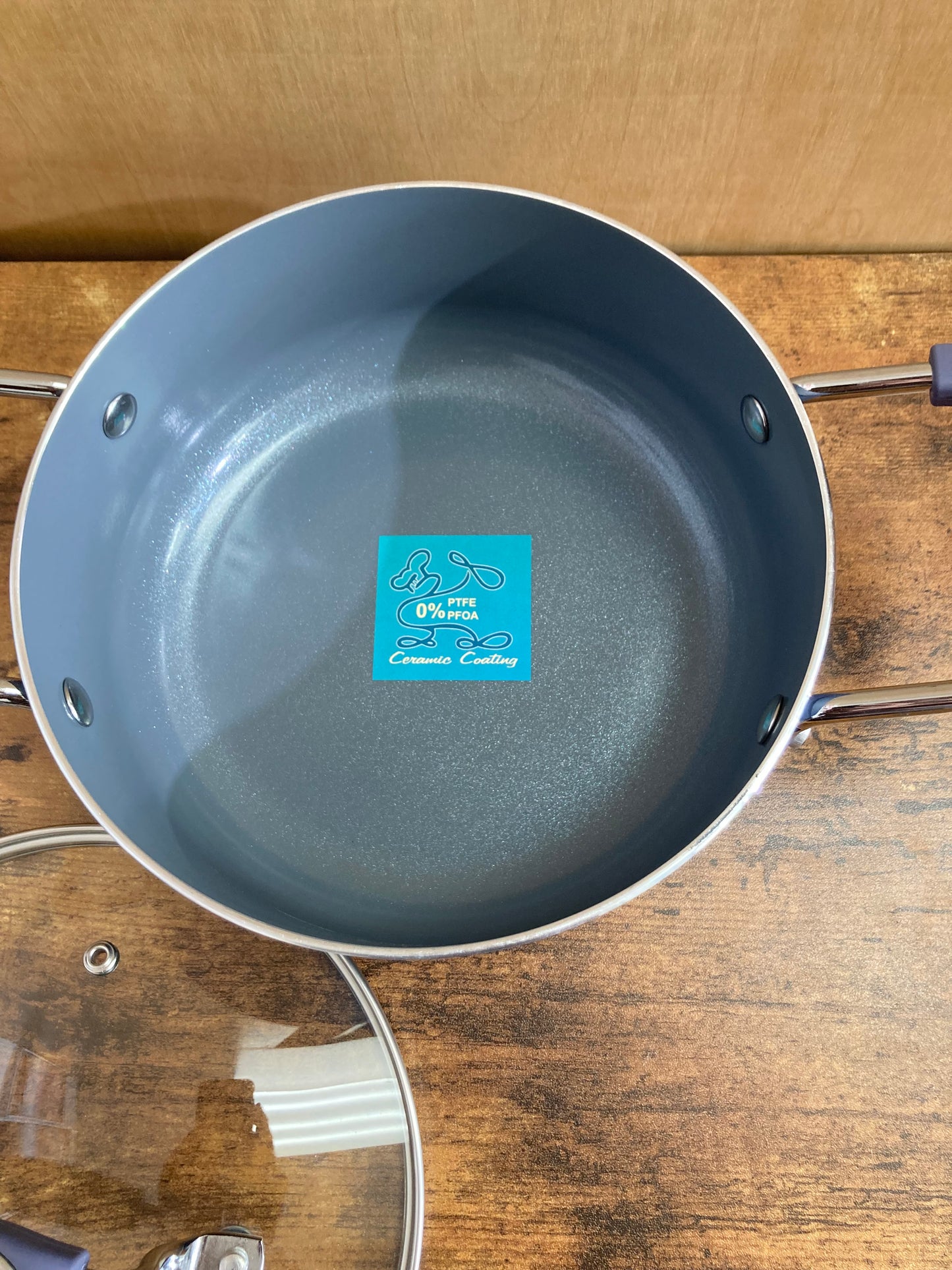 Cookware nonstock 3 QT bottom induction pot with glass cover. PFOA FREE ceramic coated.
