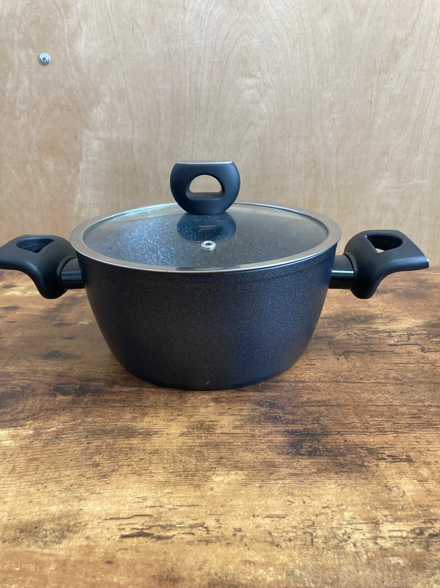 Cookware nonstock 3 QT bottom induction pot with glass cover. marble pattern.
