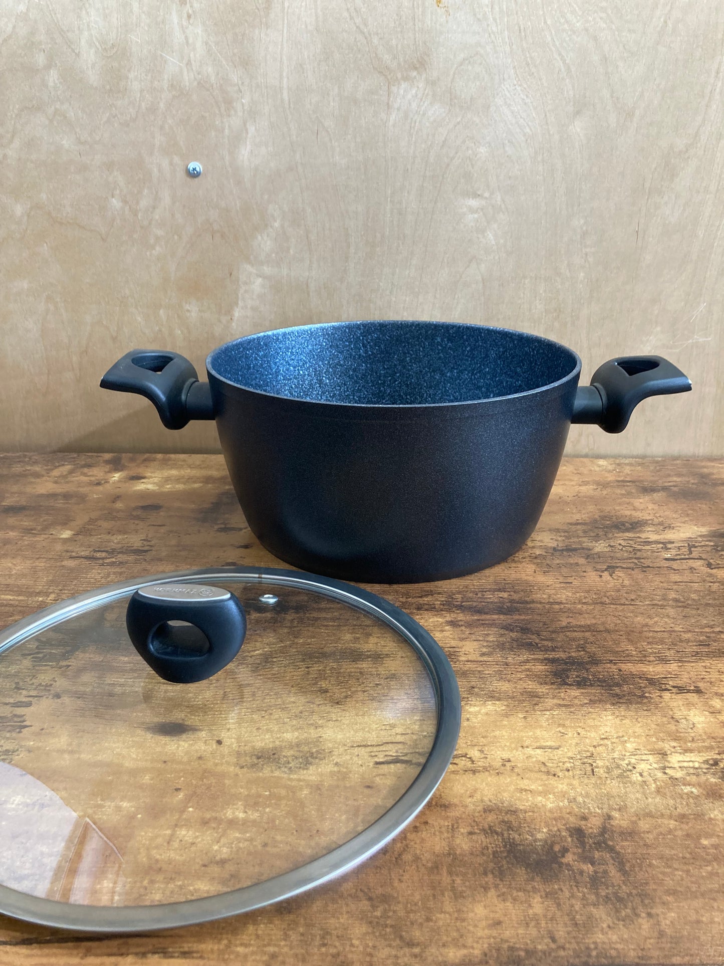 Cookware nonstock 5 QT bottom induction pot with glass cover. marble pattern.