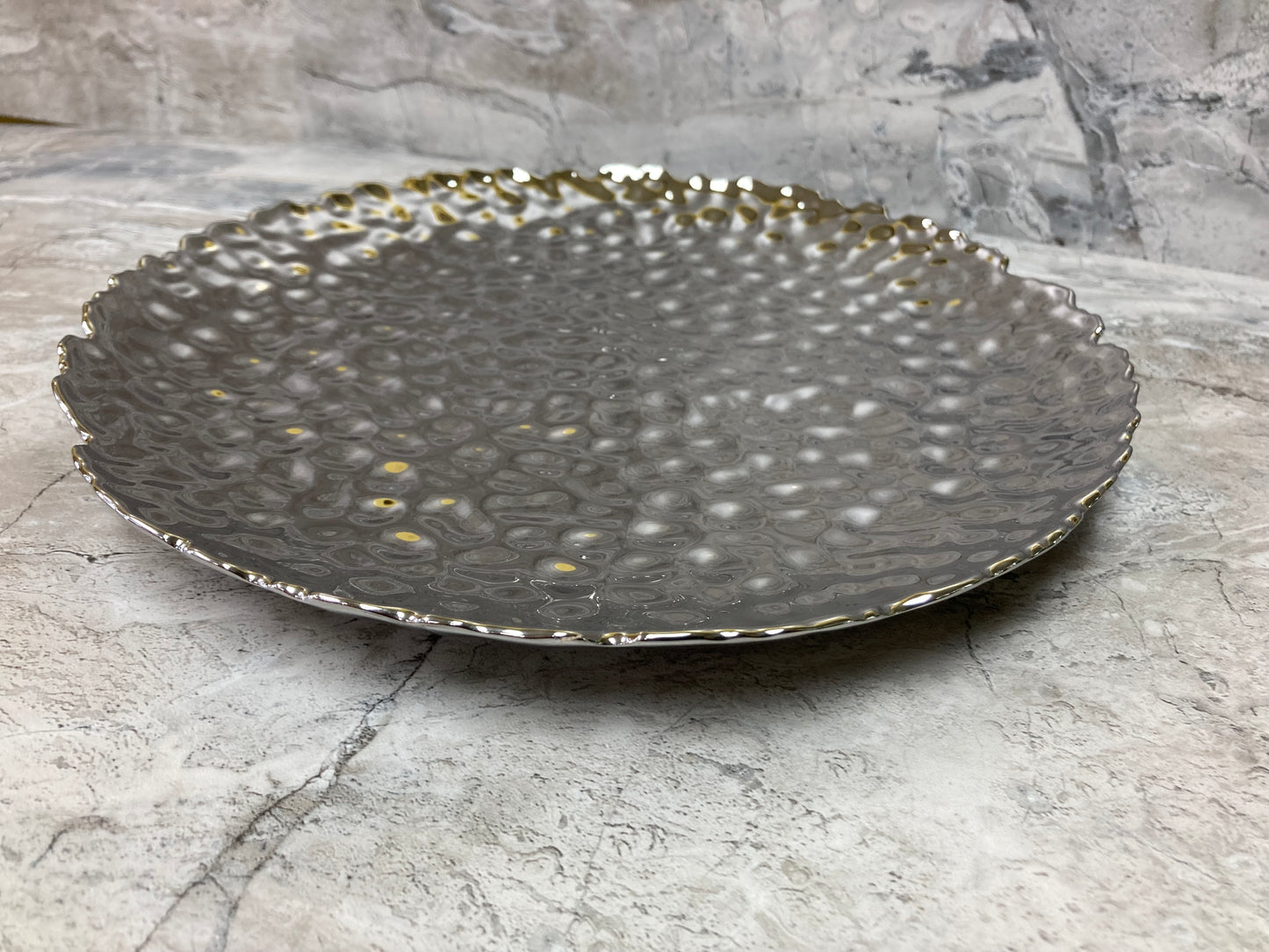 Dinner plates silver hammer pattern set of 6 . Elegant and classy home decor.