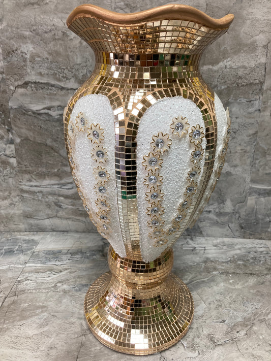 Flower Vase mirror with stones elegant and shinny. Home decor. White and Gold color.