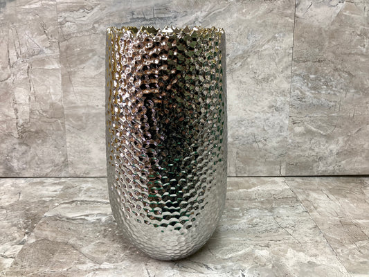 Flower vase hammer pattern Silver color .Made of ceramic elegant and classy home decor.