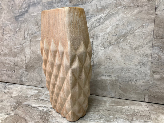 Flower vase gold color  square shape.Made of ceramic elegant and classy home decor.