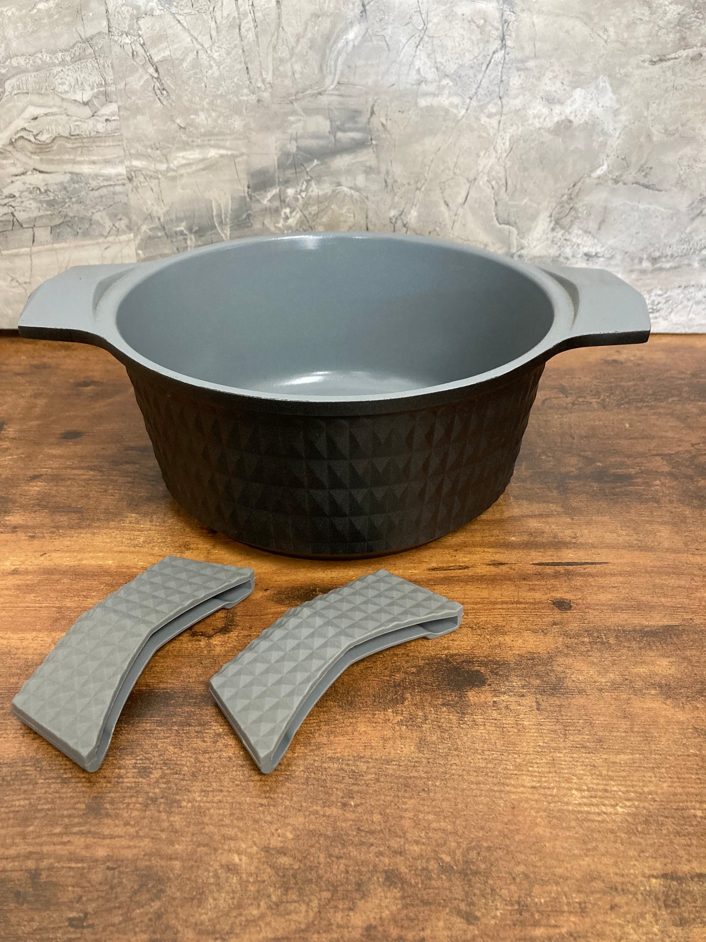Black Cooking Pot 20 cm( approx 3QT) Cast Aluminum Stock pot ,Non Stick Ceramic Coated 0% PTFE 0% PFOA Kitchen stove oven.