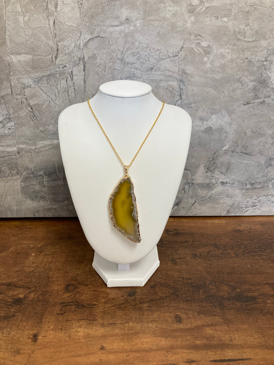 Fashion Jewelry Gold Plated edge agate pendant colorful natural agate raw stone sliced necklace with chain.
