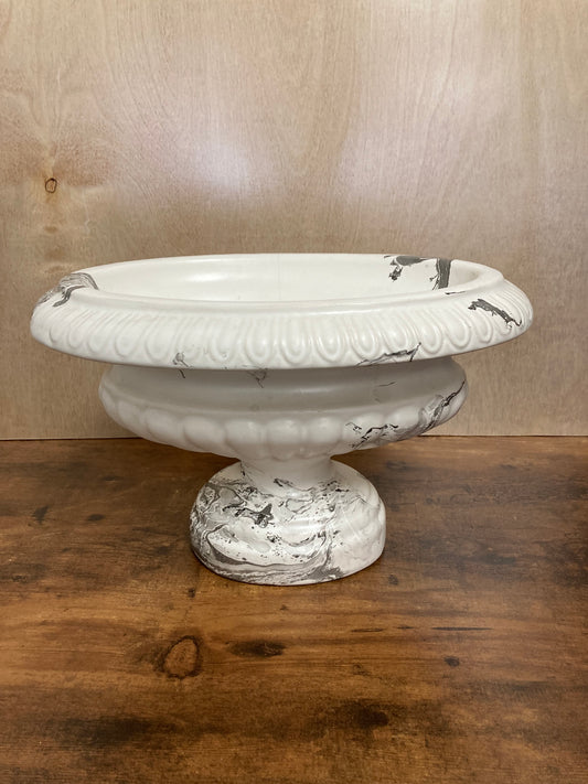 Center piece made of porcelain HEAGER brand collectable , decorative and unique marble pattern.
