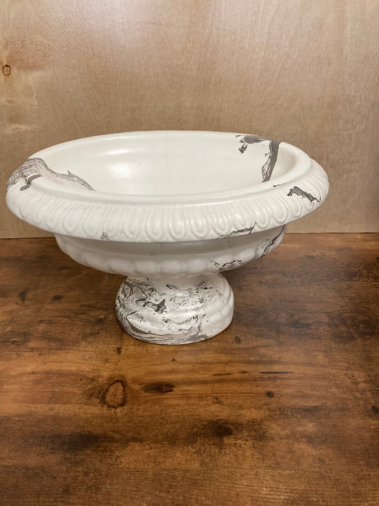 Center piece made of porcelain HEAGER brand collectable , decorative and unique marble pattern.