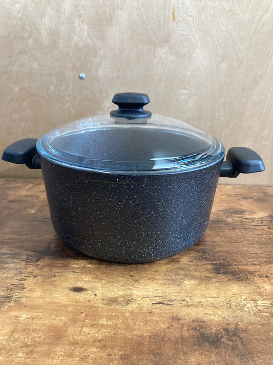 Cookware nonstock 10Qt bottom induction pot with glass cover.
