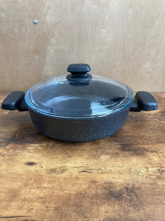 Cookware nonstock 10 inch low pot bottom induction pot with glass cover.