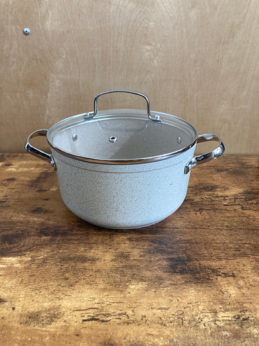 Cookware nonstock 3.1 QT bottom induction pot granite pattern with glass cover.