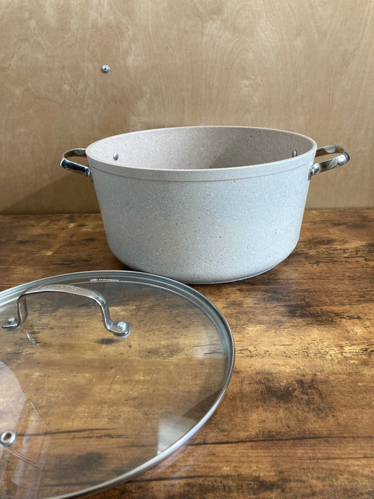 Cookware nonstock 8.5 QT bottom induction pot granite pattern with glass cover.