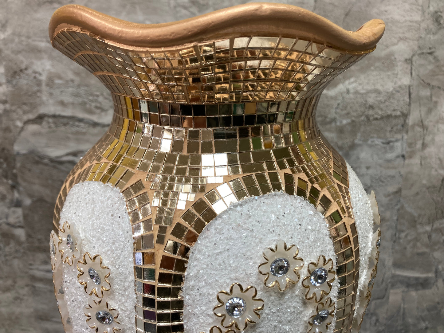 Gold Color With White Glitter Vase Home Decor Shinny Mirrors.
